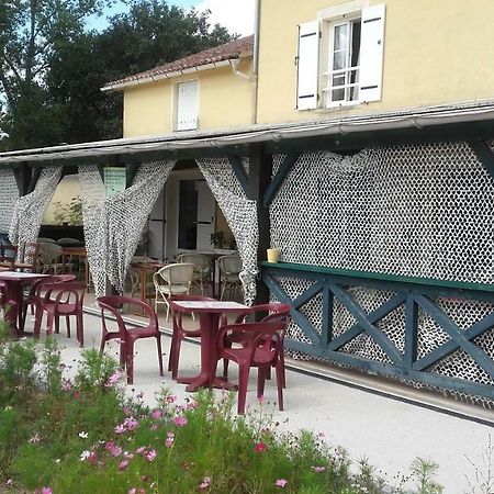 Auberge La Marchadaine Montrollet Екстериор снимка