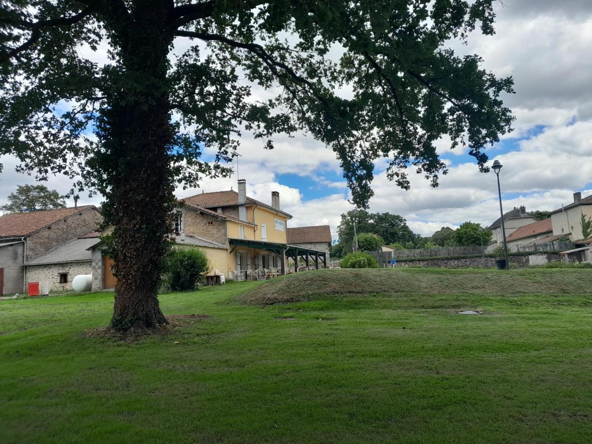 Auberge La Marchadaine Montrollet Екстериор снимка