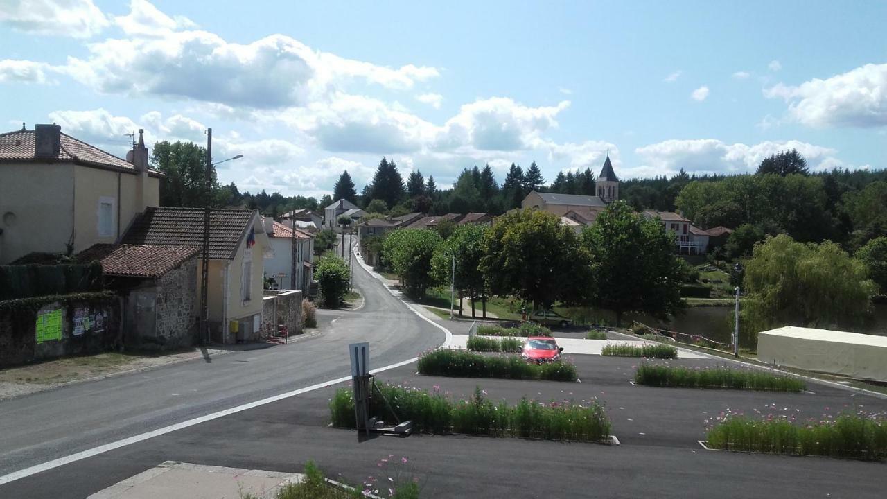 Auberge La Marchadaine Montrollet Екстериор снимка