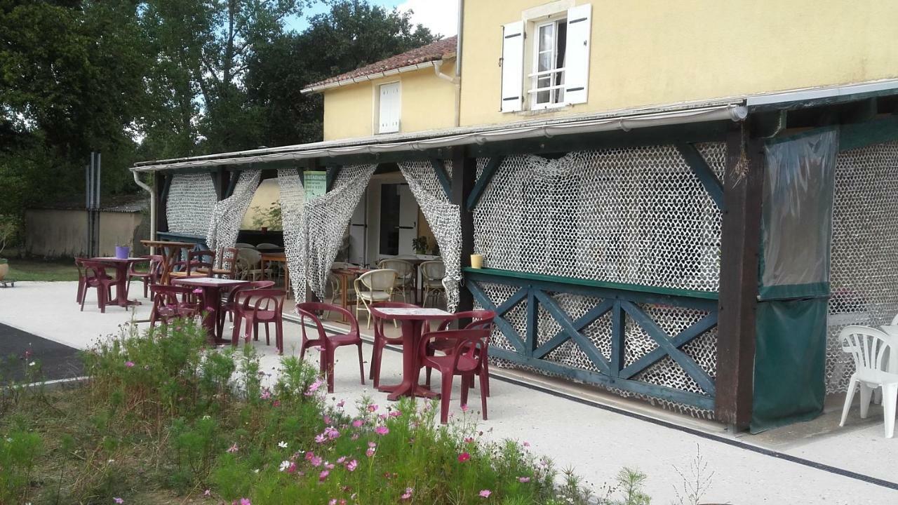 Auberge La Marchadaine Montrollet Екстериор снимка