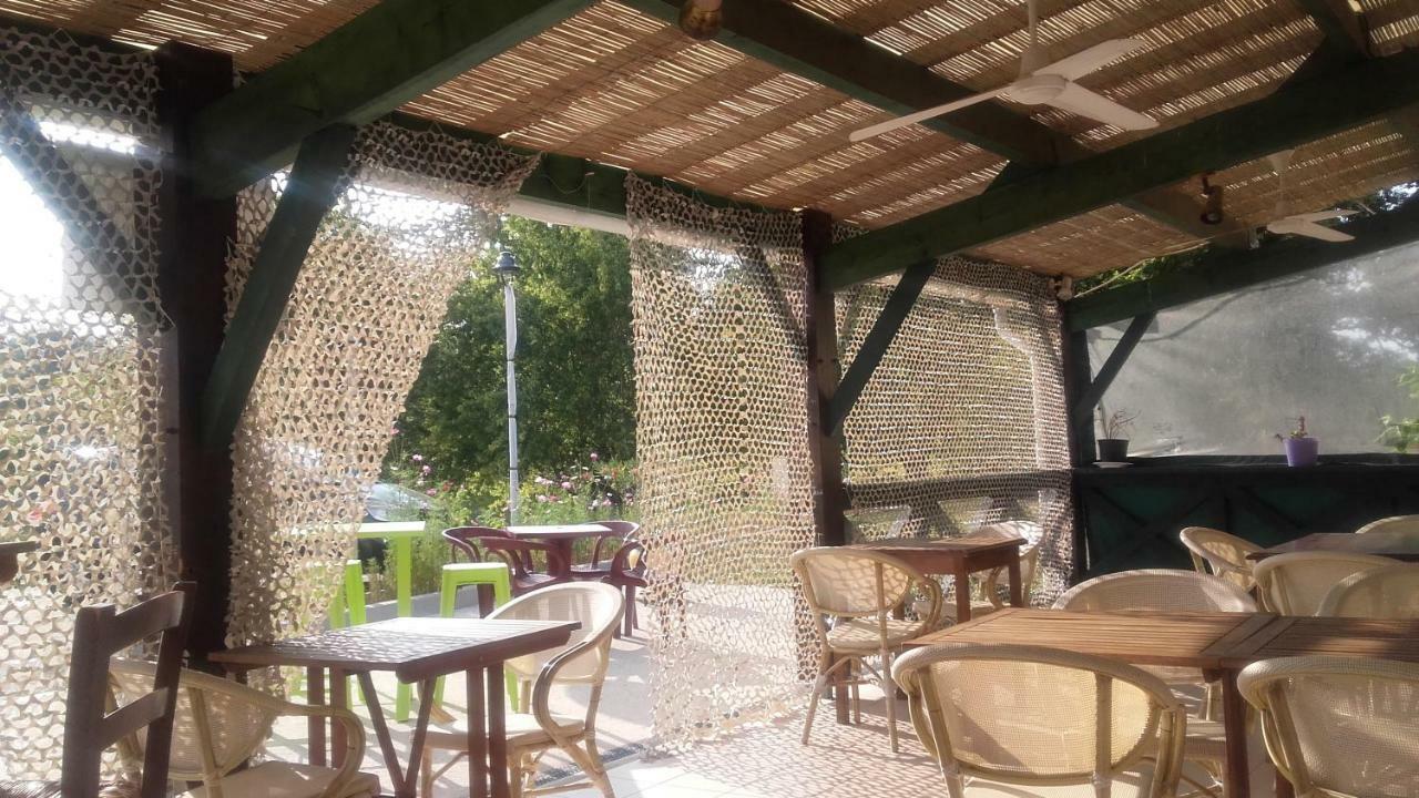Auberge La Marchadaine Montrollet Екстериор снимка